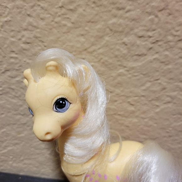 Creamsicle the giraffe - Picture 5 of 7